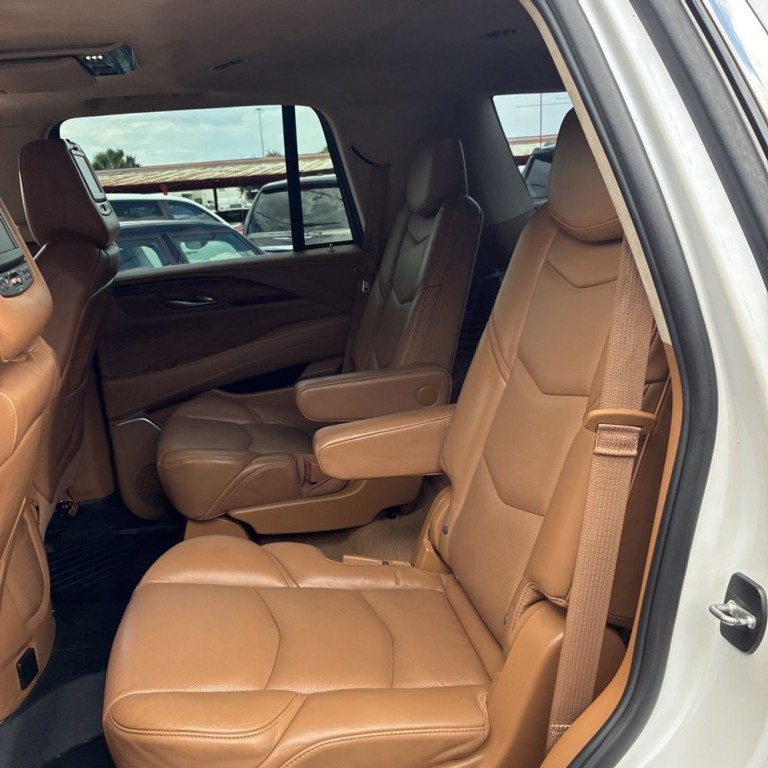 2016 Cadillac Escalade Image 17