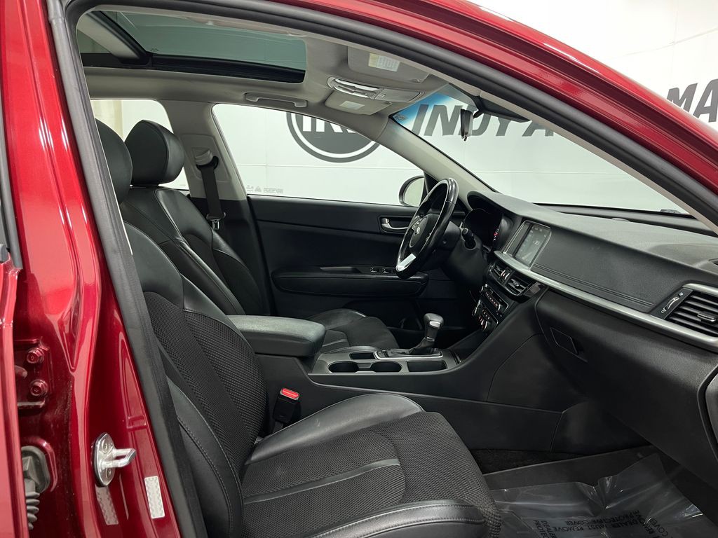 2020 Kia Optima Image 32