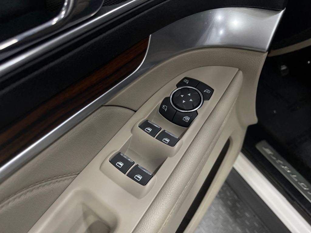 2018 Ford Explorer Image 16