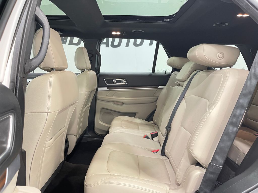 2018 Ford Explorer Image 30