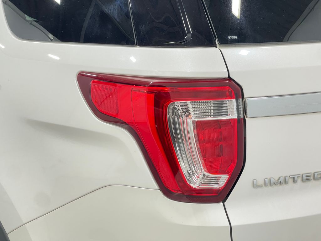 2018 Ford Explorer Image 36