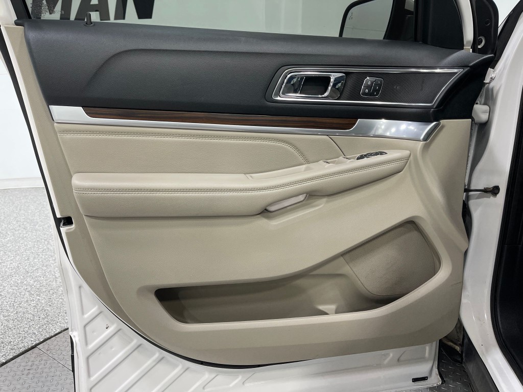 2018 Ford Explorer Image 16