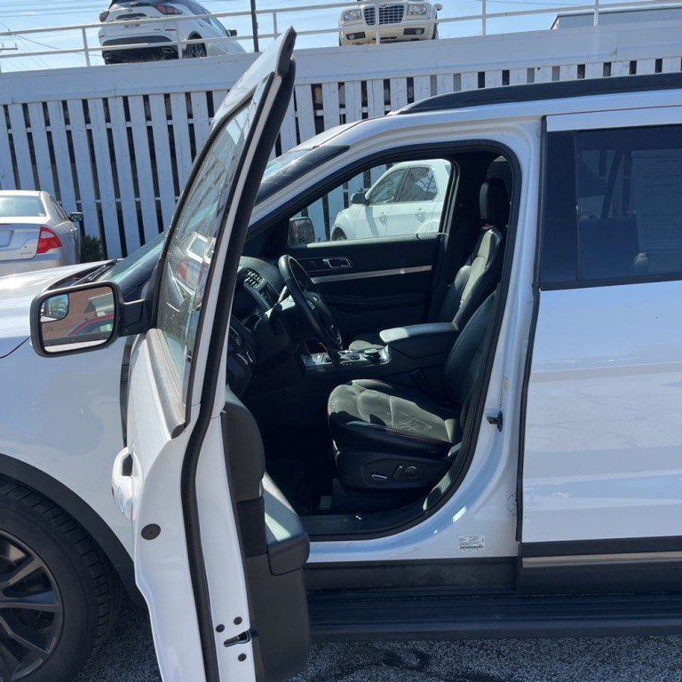 2018 Ford Explorer Image 8