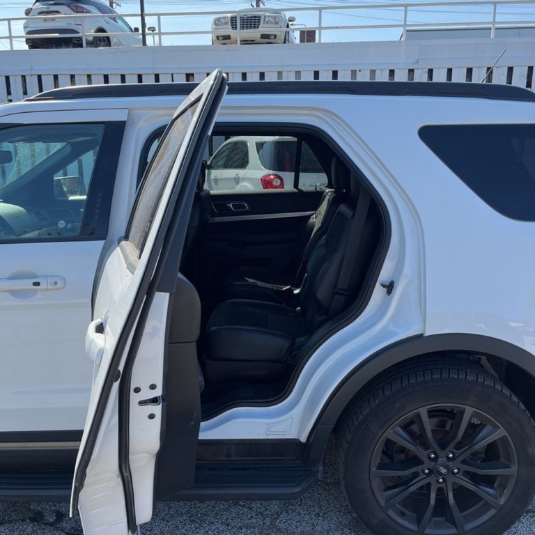 2018 Ford Explorer Image 18