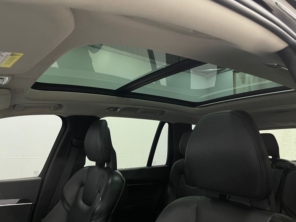 2018 Volvo XC90 Image 12