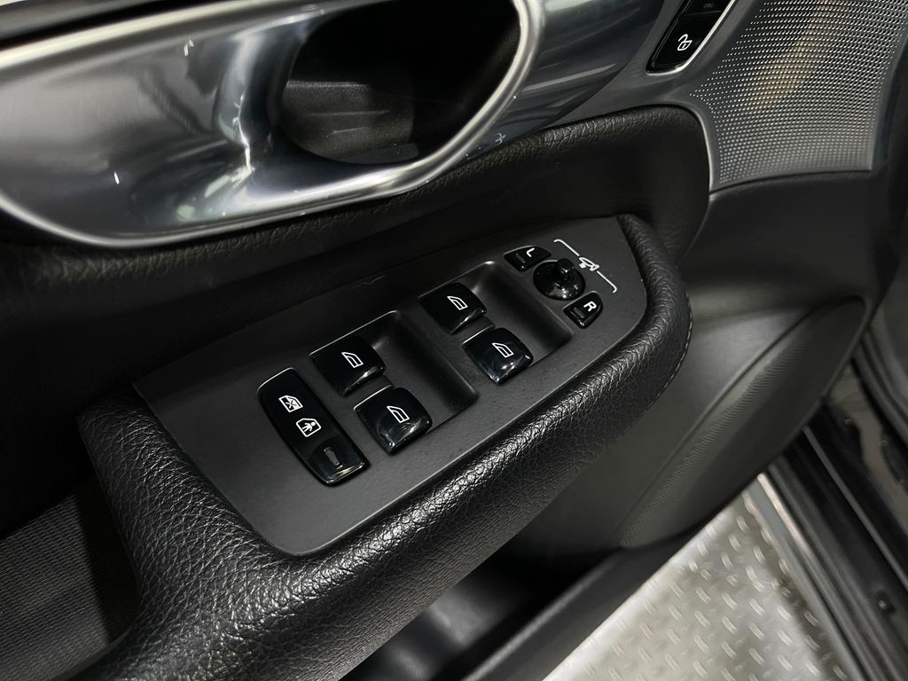 2018 Volvo XC90 Image 17