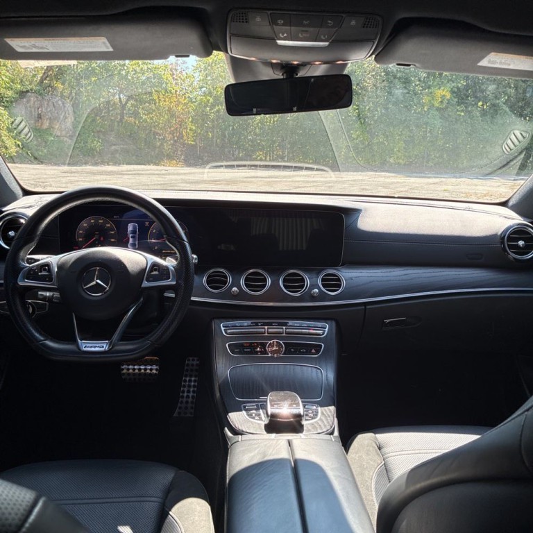 2018 Mercedes-Benz E-Class Image 10