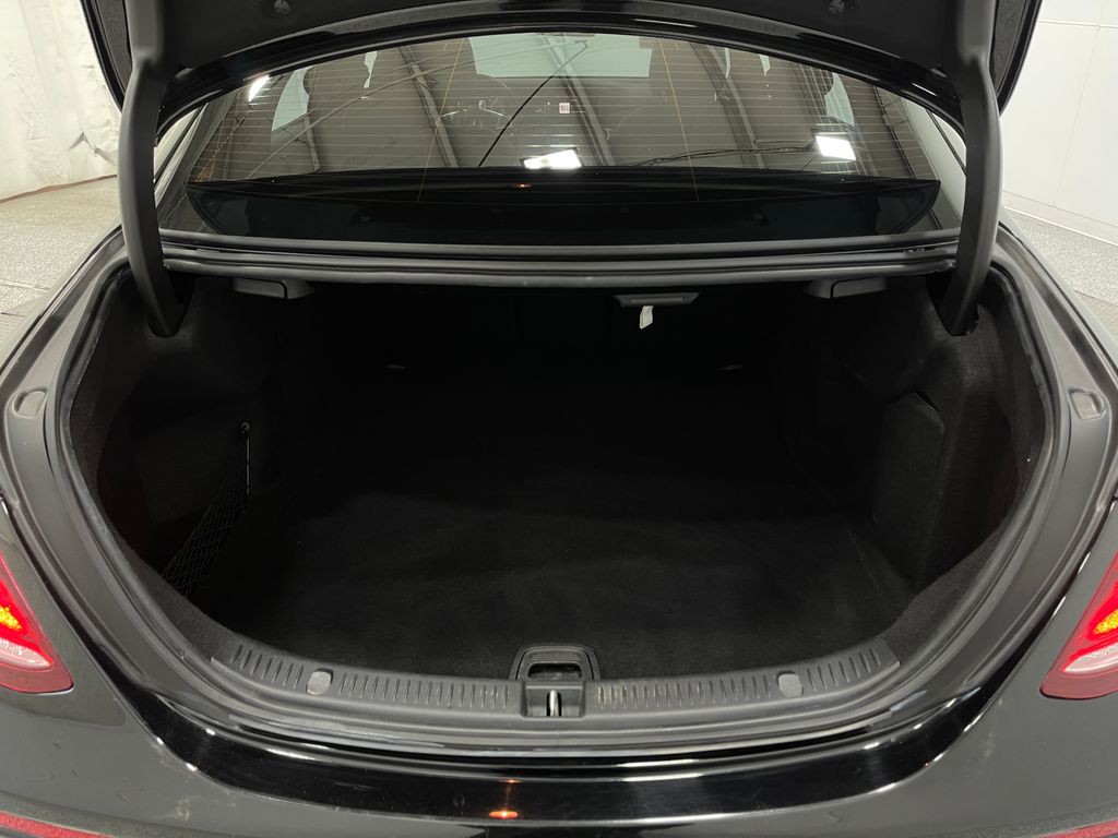 2018 Mercedes-Benz E-Class Image 26