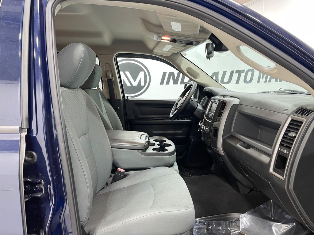 2015 RAM 1500 Image 28