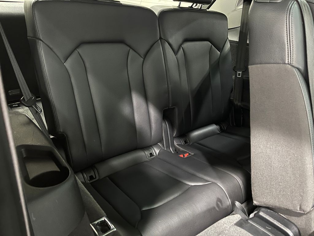 2018 Audi Q7 Image 32