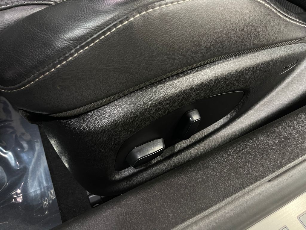 2019 Chevrolet Camaro Image 15