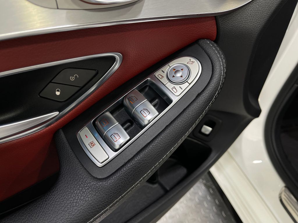 2016 Mercedes-Benz C-Class Image 16