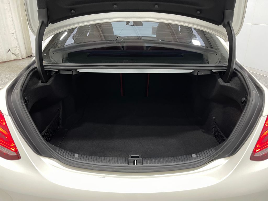 2016 Mercedes-Benz C-Class Image 27