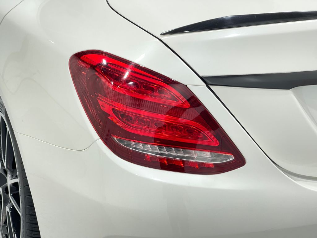 2016 Mercedes-Benz C-Class Image 35