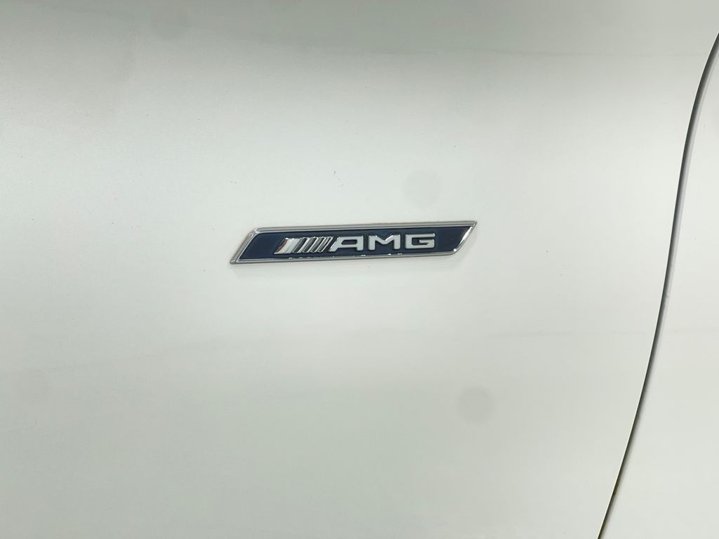 2016 Mercedes-Benz C-Class Image 40