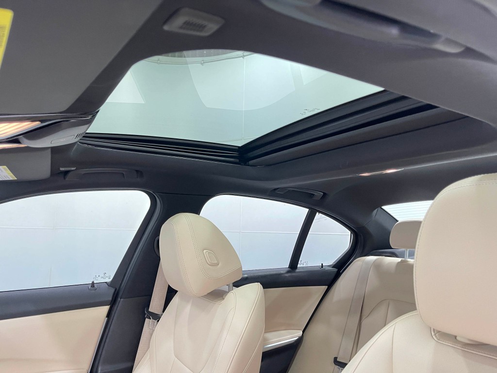 2019 BMW 3 Series Image 12