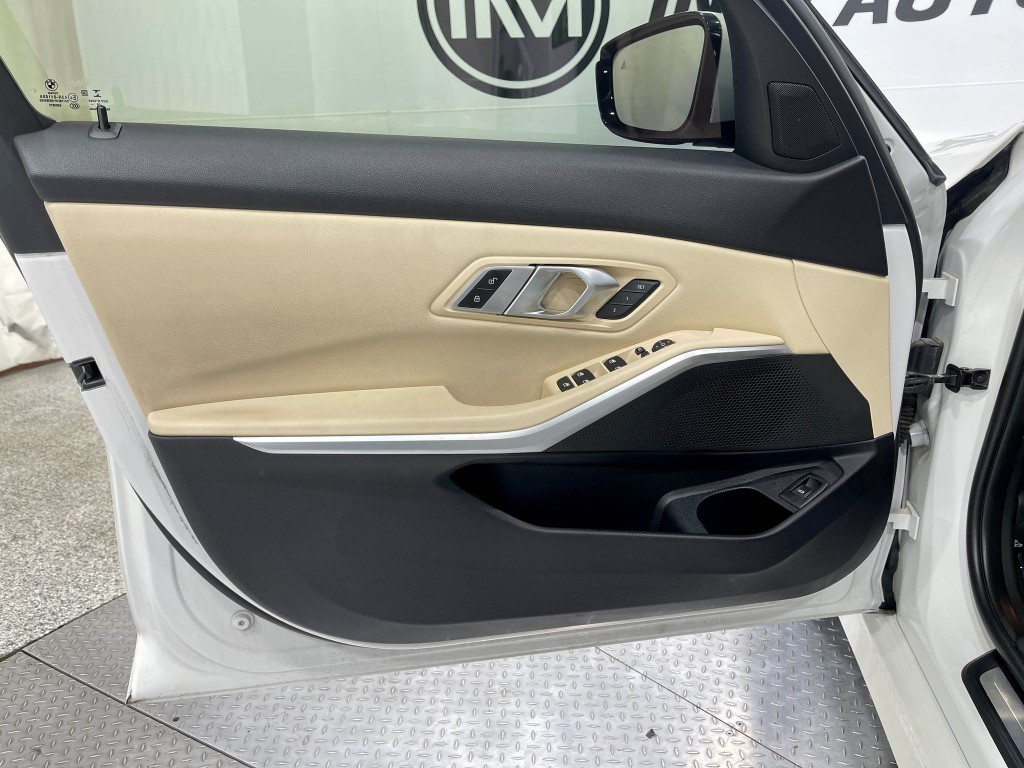 2019 BMW 3 Series Image 15