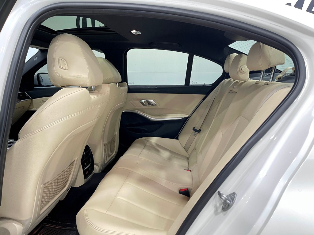 2019 BMW 3 Series Image 30