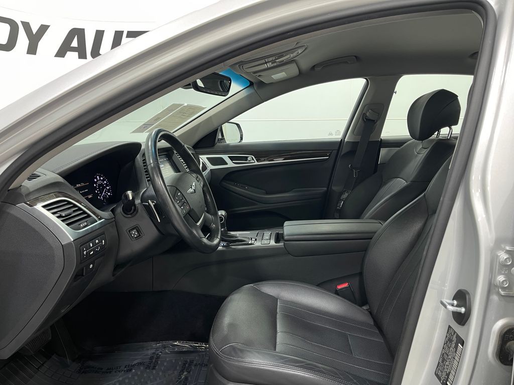 2019 Genesis G80 Image 12