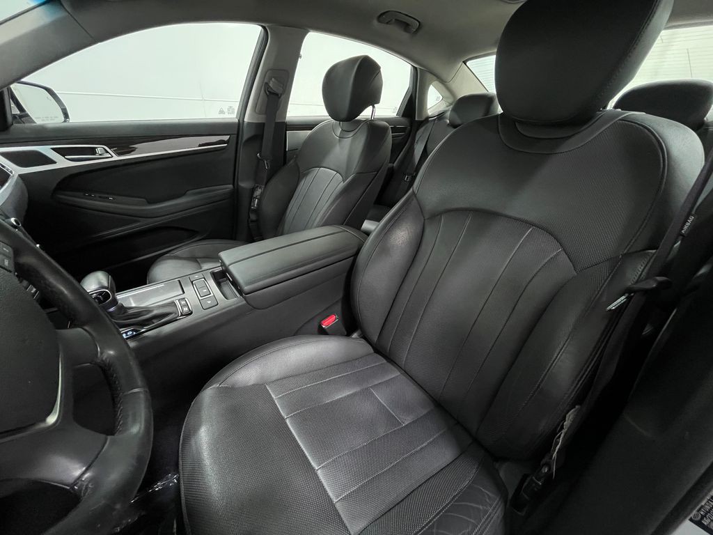 2019 Genesis G80 Image 13