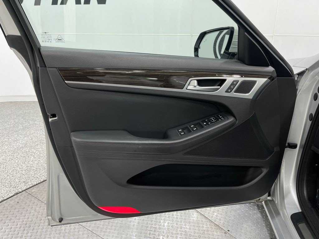 2019 Genesis G80 Image 14