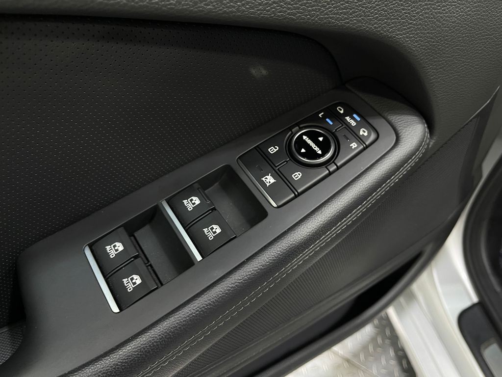 2019 Genesis G80 Image 15
