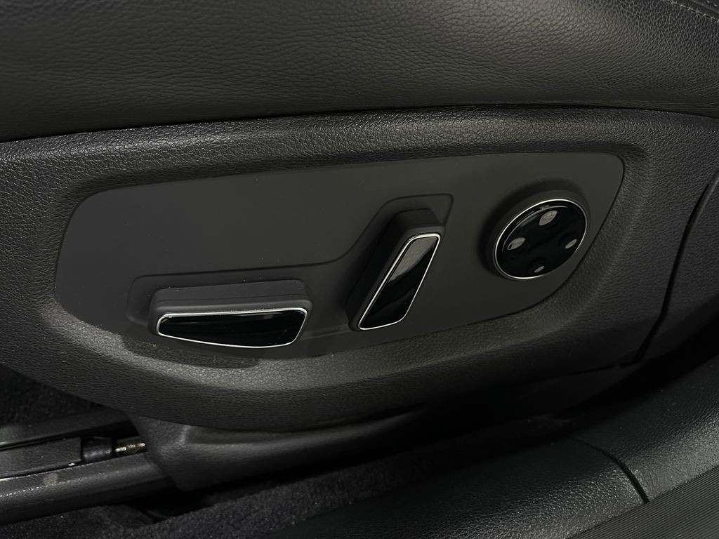 2019 Genesis G80 Image 16