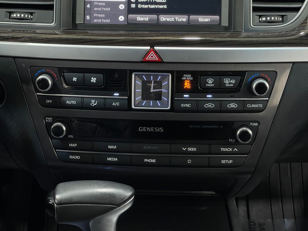 2019 Genesis G80 Image 24