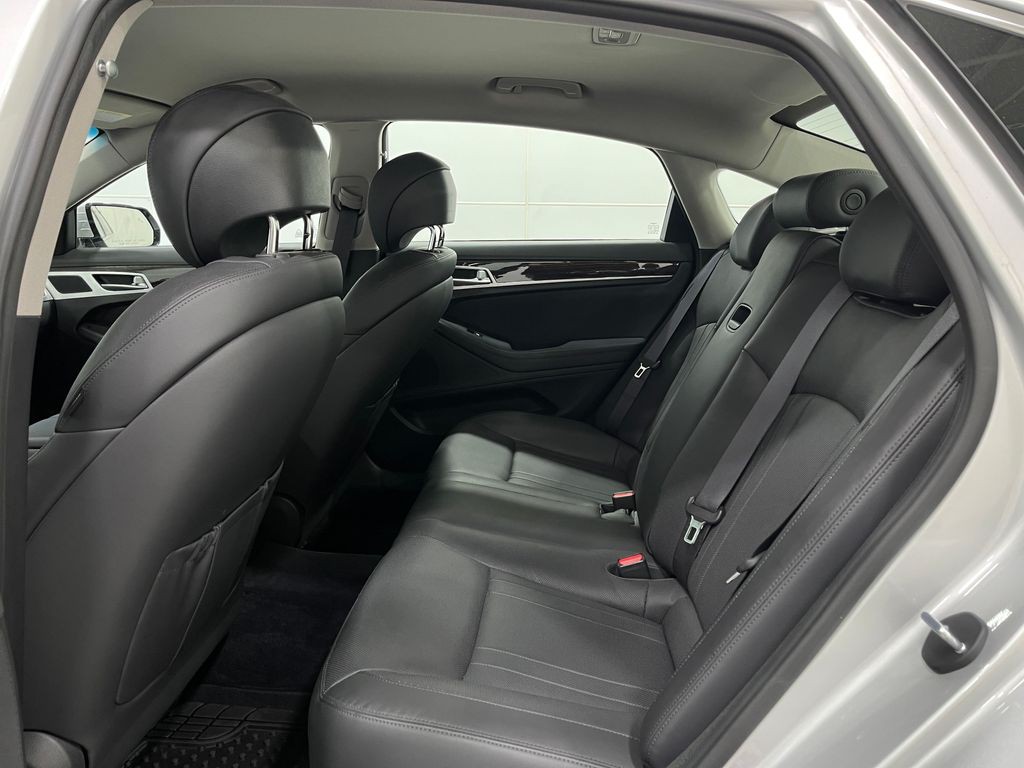 2019 Genesis G80 Image 29