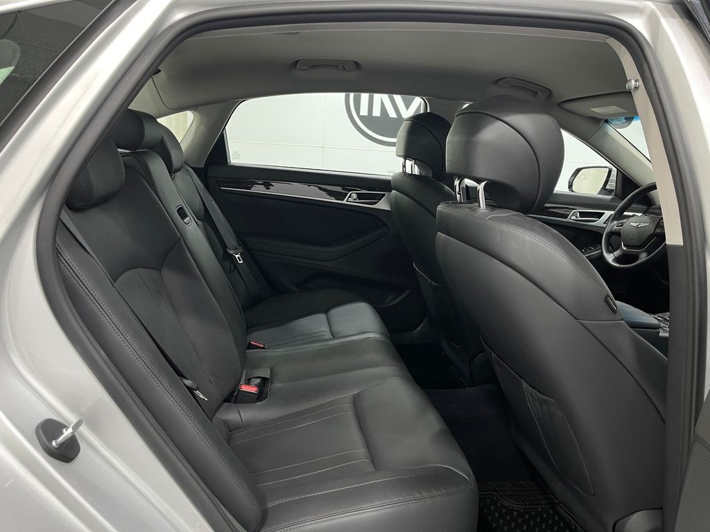 2019 Genesis G80 Image 30