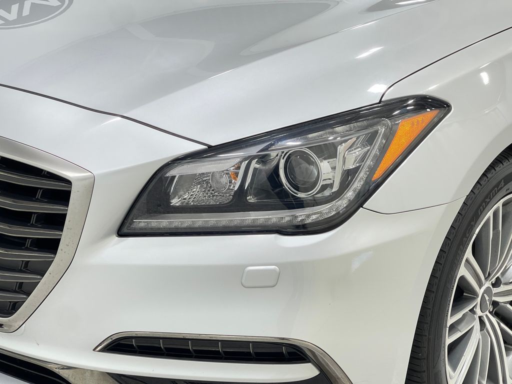 2019 Genesis G80 Image 32