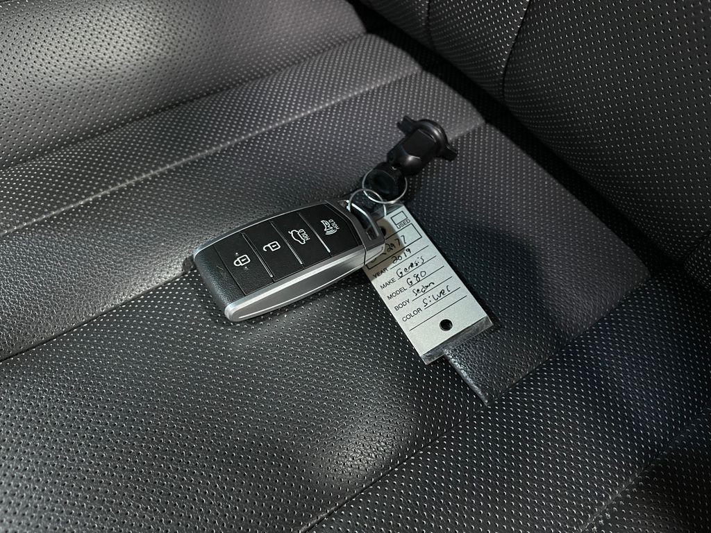 2019 Genesis G80 Image 36