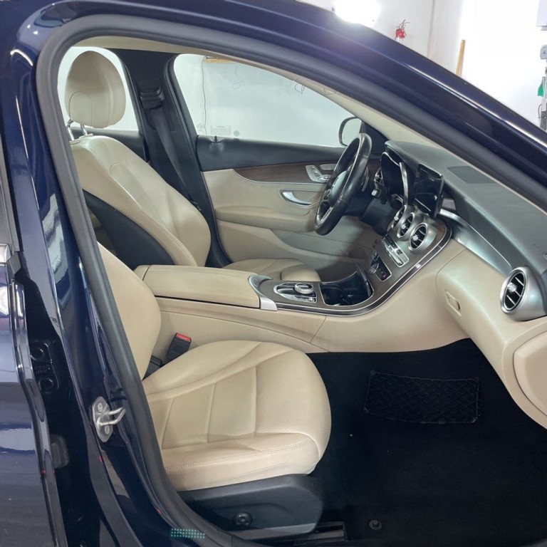 2019 Mercedes-Benz C-Class Image 9