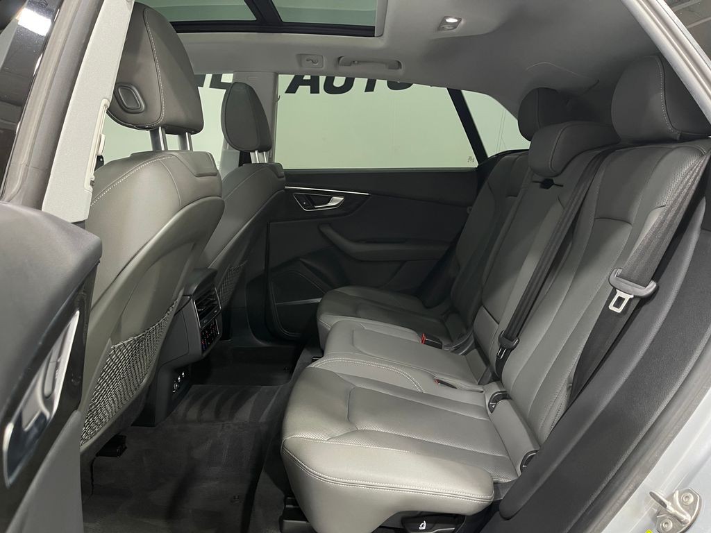 2019 Audi Q8 Image 30