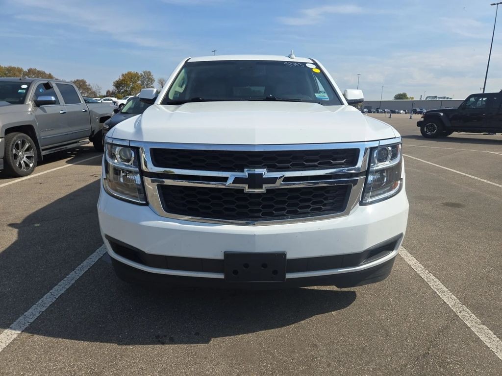 2019 Chevrolet Suburban Image 2