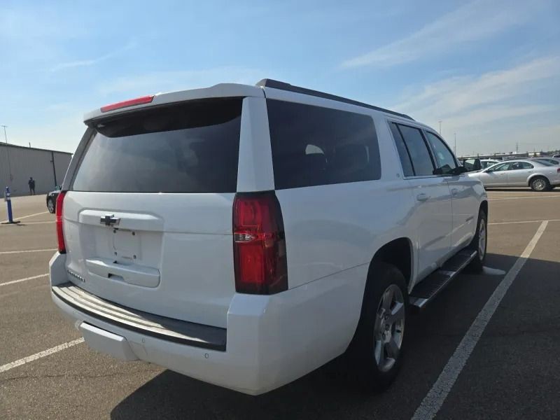 2019 Chevrolet Suburban Image 4