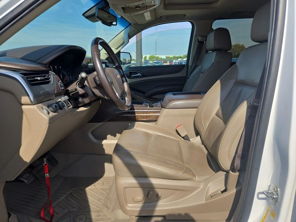 2019 Chevrolet Suburban Image 6