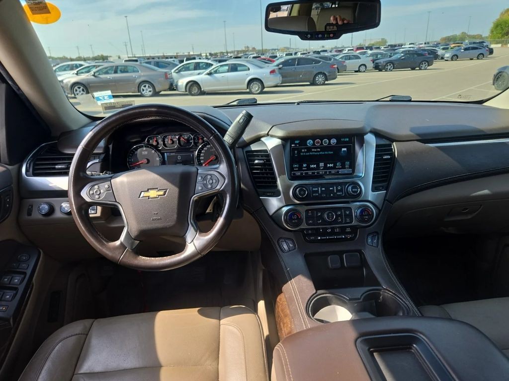 2019 Chevrolet Suburban Image 7