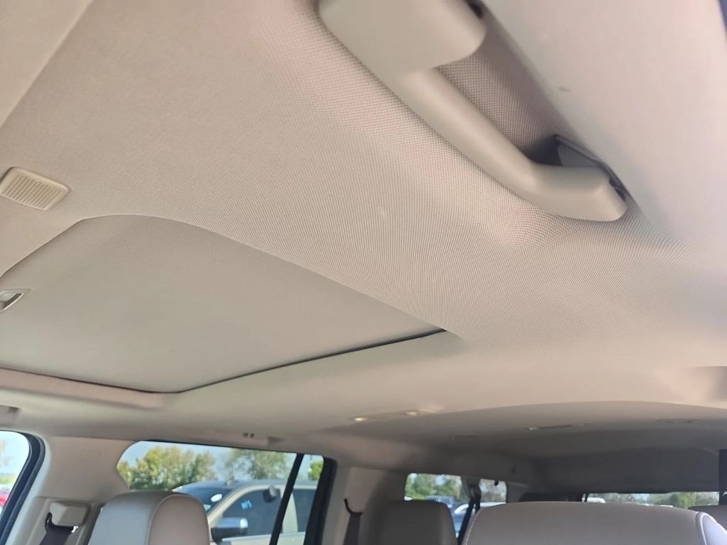 2019 Chevrolet Suburban Image 9