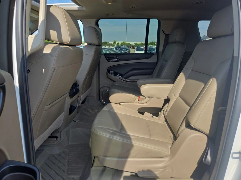 2019 Chevrolet Suburban Image 11