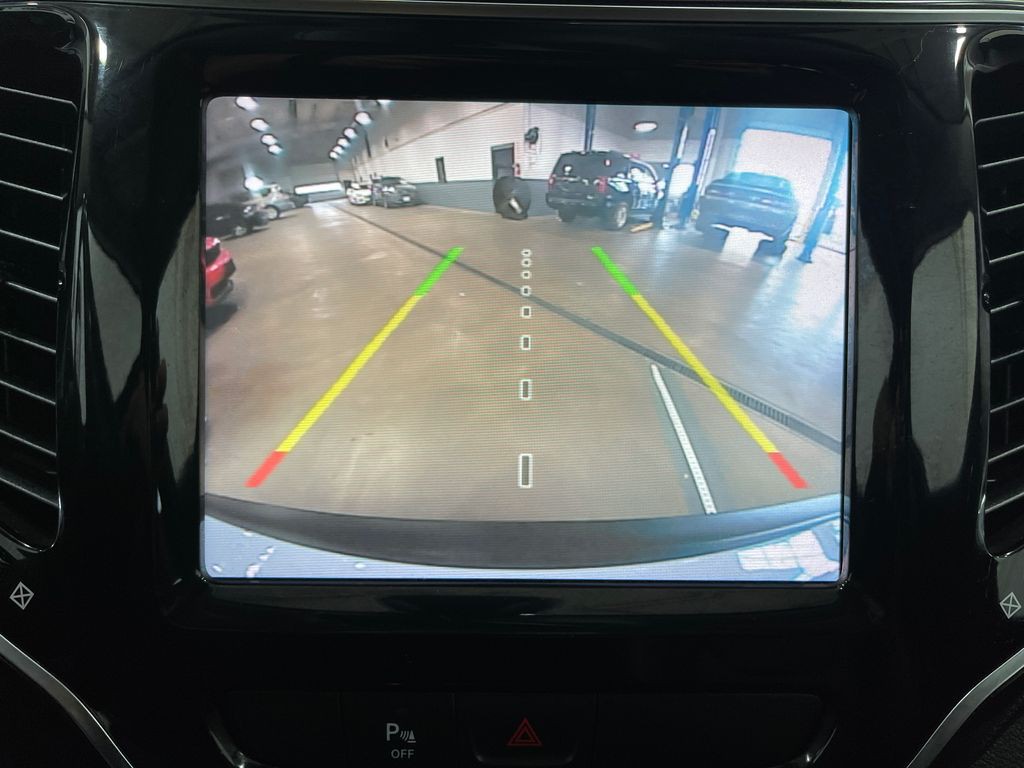 2019 Jeep Cherokee Image 10