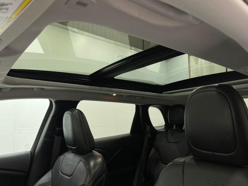 2019 Jeep Cherokee Image 11