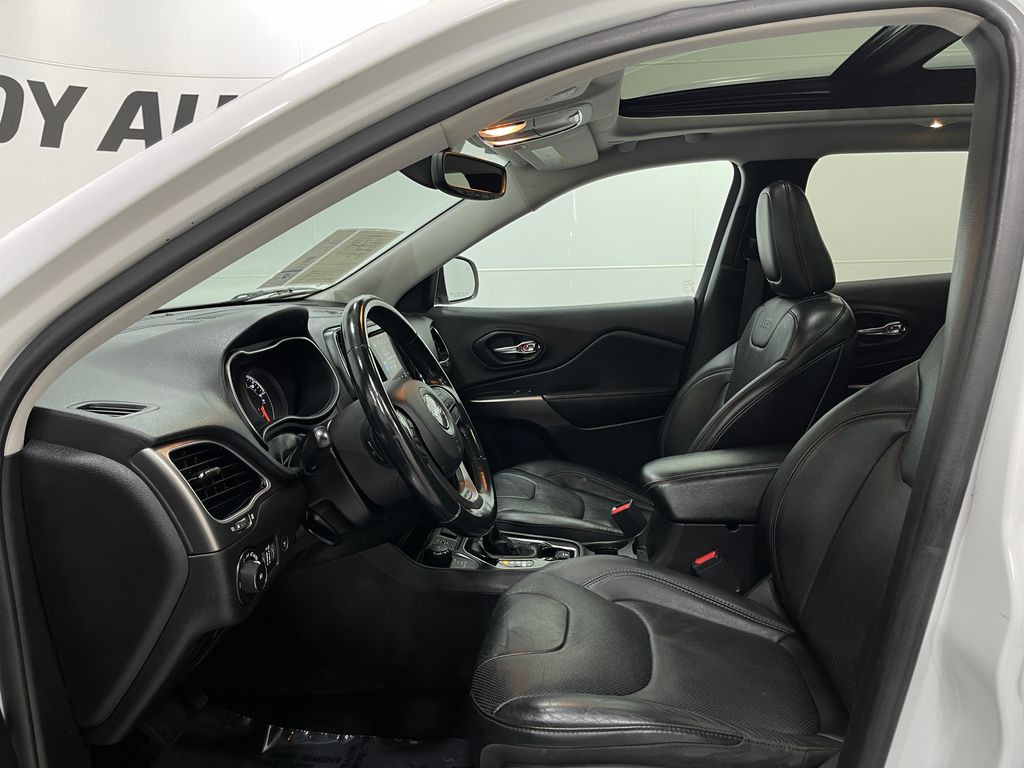 2019 Jeep Cherokee Image 13