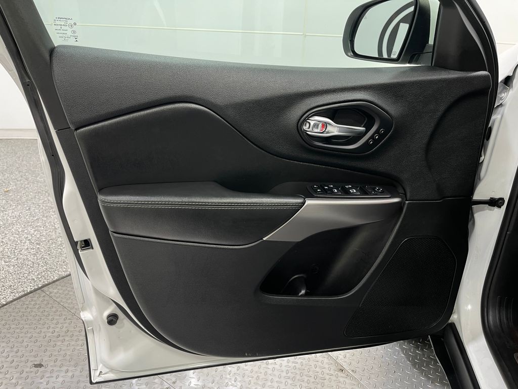 2019 Jeep Cherokee Image 15