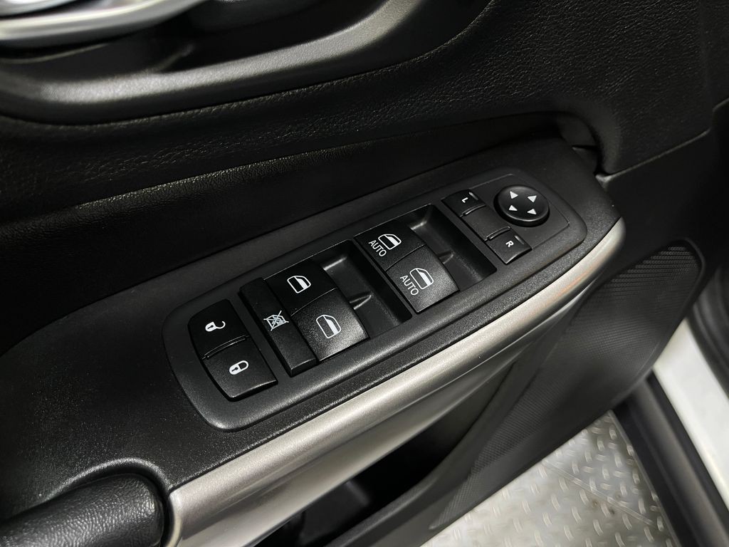 2019 Jeep Cherokee Image 16