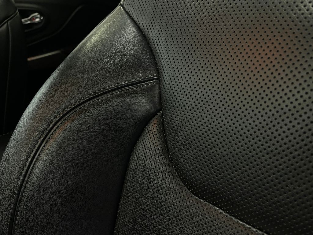 2019 Jeep Cherokee Image 18