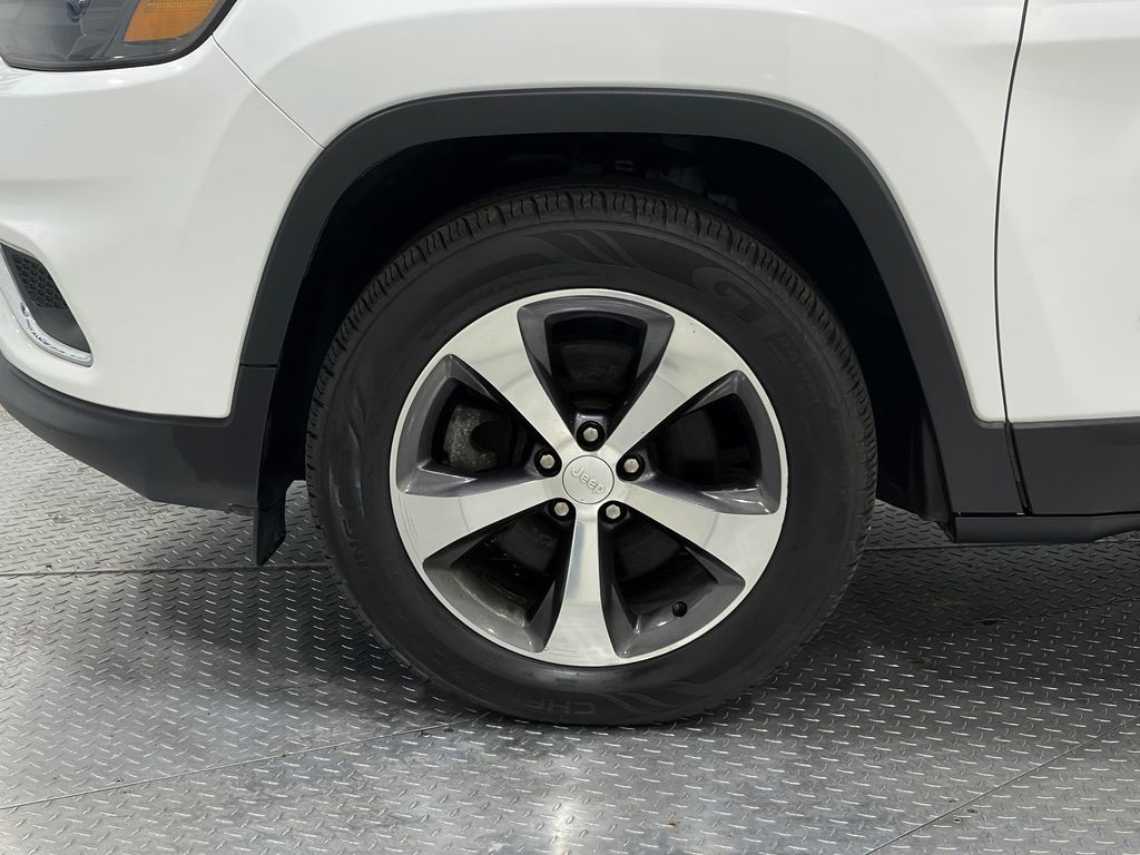 2019 Jeep Cherokee Image 35