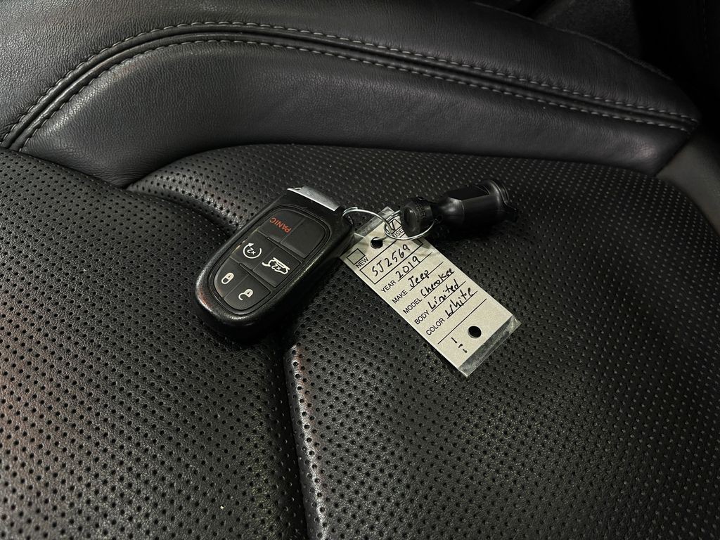 2019 Jeep Cherokee Image 37