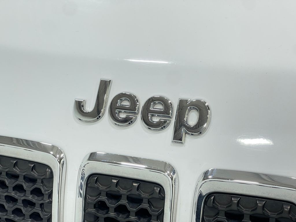 2019 Jeep Cherokee Image 38