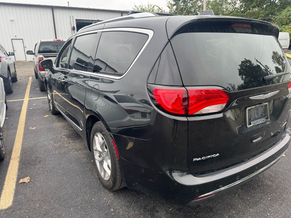 2017 Chrysler Pacifica Image 4